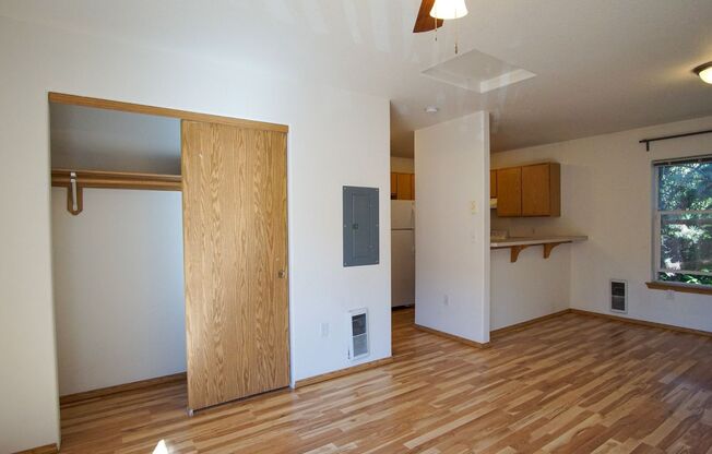 Bustling SE Division: 2nd Floor Studio w/Balcony Ready Early July!