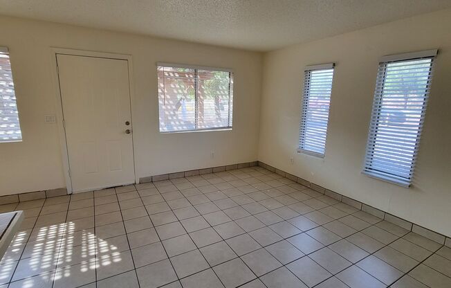 2 beds, 1 bath, 900 sqft, $1,295