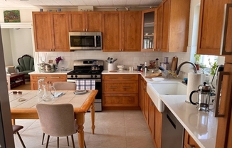 2 beds, 1 bath, $2,600, Unit 2