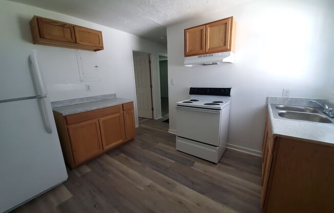 2 beds, 1 bath, $1,100