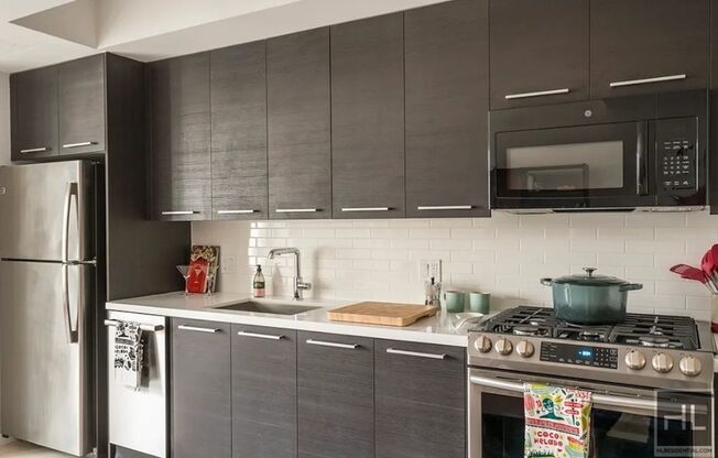 1 bed, 1 bath, $3,350, Unit 819