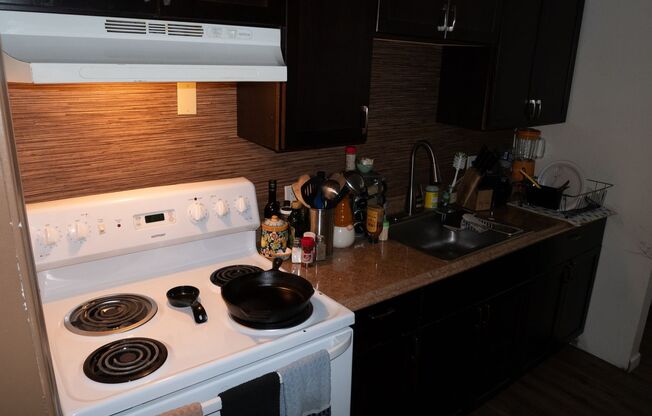 2 beds, 1 bath, $1,600