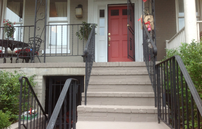 431 11 ST NE