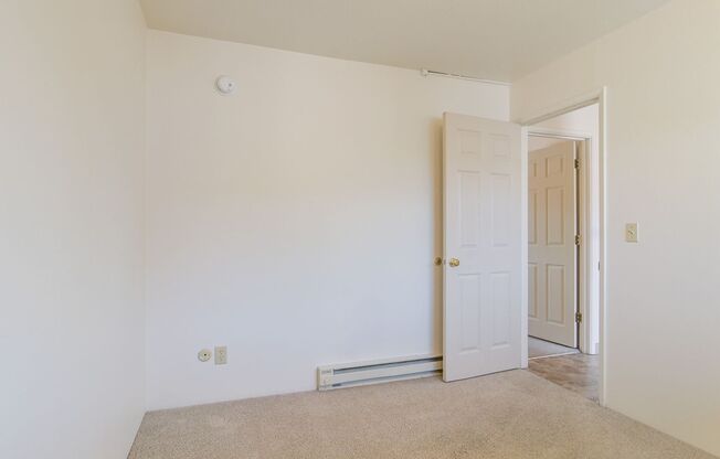 2 beds, 1 bath, $1,550, Unit 10