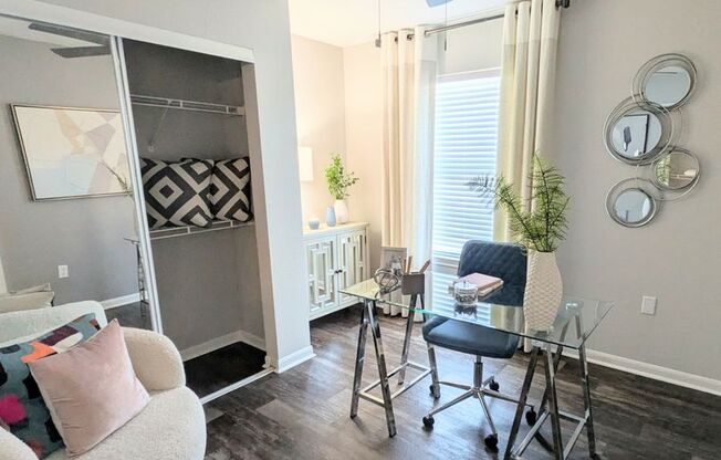 2 beds, 2 baths, 982 sqft, $1,695, Unit 431