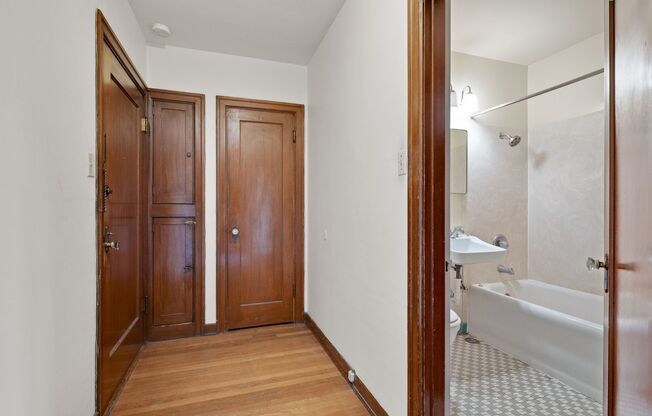 Studio, 1 bath, 576 sqft, $1,495, Unit 204