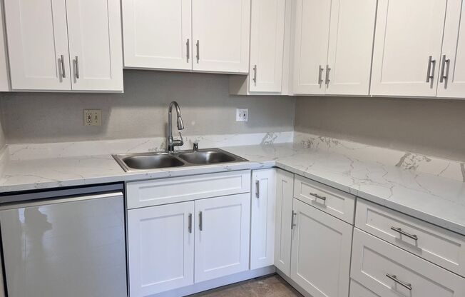 SUNNYVALE- 2 Bedroom 1.5 Bath Condominium -Washer & Dryer Included