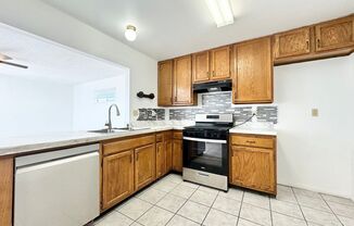 Beautiful 3Bd/2Ba Home With A 2 Car Garage Located In Mira Mesa!