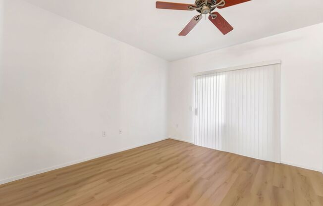 3 beds, 2 baths, $1,600, Unit # 176