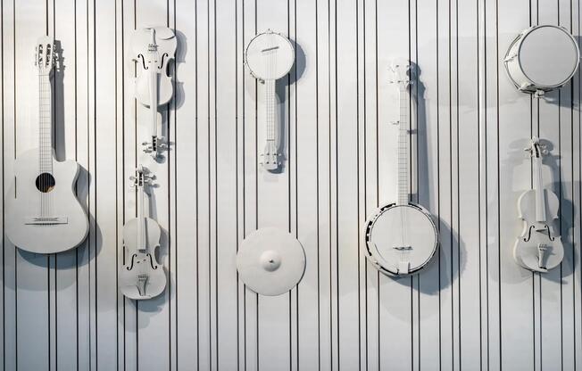 An artful tribute to Music City’s roots, showcasing the instruments that shaped Nashville’s sound.