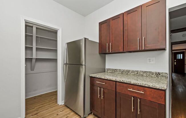 2 beds, 1 bath, $1,289, Unit 11010 #3S