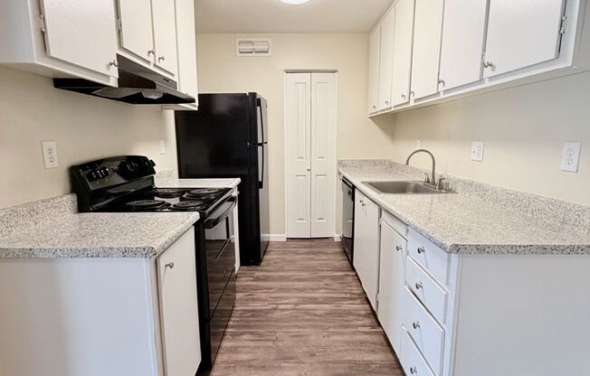 2 beds, 1 bath, 861 sqft, $1,750, Unit 25