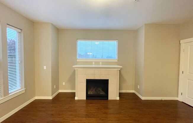 3 beds, 2.5 baths, 1,350 sqft, $2,350, Unit 6