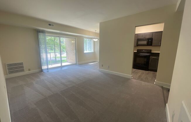 2 beds, 2 baths, 1,000 sqft, $1,975, Unit 14225 #102