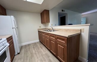 2 beds, 1 bath, $2,595