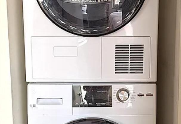 2 beds, 1 bath, $5,495, Unit 3G