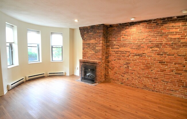 1 bed, 1 bath, 745 sqft, $3,075, Unit 40-PE