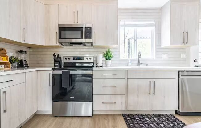 2 bedroom and 2.5 bathroom house in Tukwila
