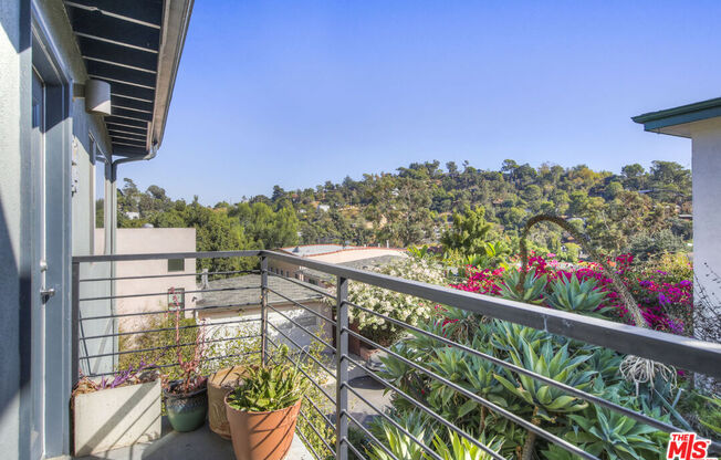 2245 SILVER RDG AVE