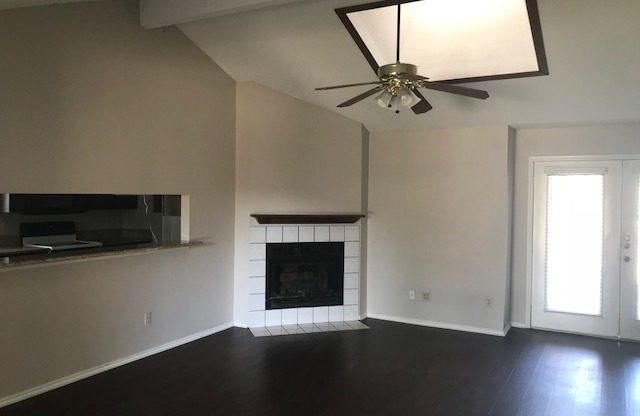 STELLAR HOME IN CROSS CREEK!