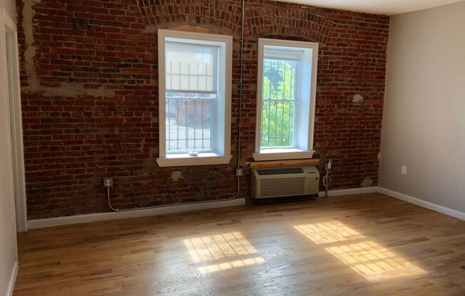 Studio, 1 bath, 430 sqft, $1,000, Unit Unit #11