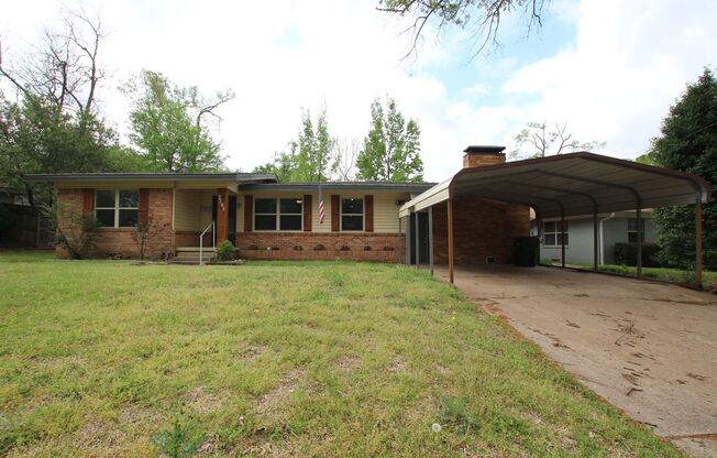 Adorable 3 Bed 2 Bath in Tyler with TWO Living Spaces! 1/2 OFF FIRST FULL MONTHS RENT!!