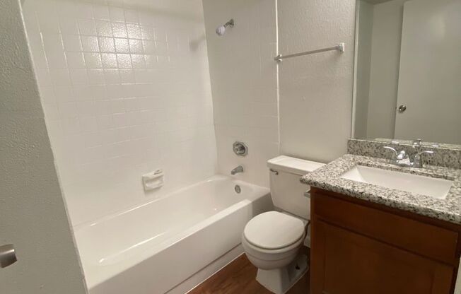 2 beds, 2 baths, 1,003 sqft, $1,120, Unit 2905