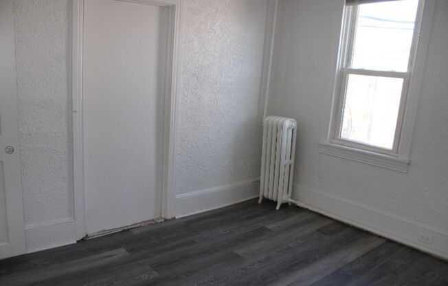 31 E High St 2nd Floor Red Lion *RENT SPECIAL*