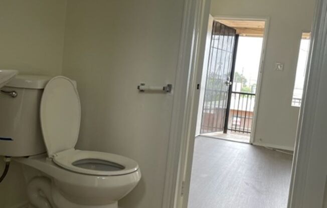 Studio, 1 bath, 430 sqft, $1,395, Unit 1914G