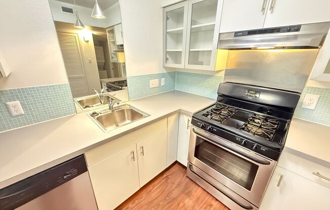 2 beds, 1 bath, 954 sqft, $1,705, Unit RRO-203