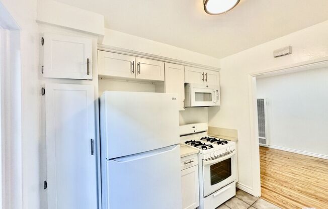 1108 S SHERBOURNE DR