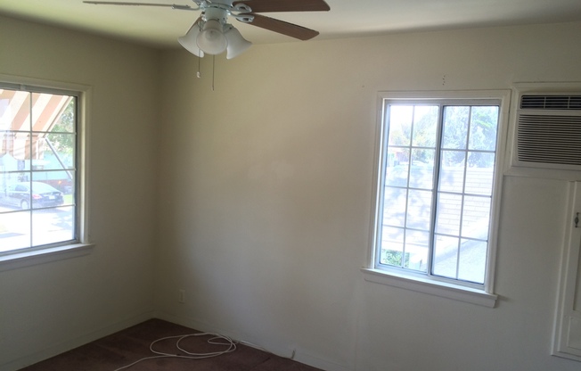 Upper One bedroom unit - South Gate!!