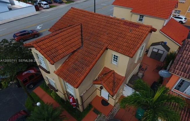 12693 NW 9th Ter th 12693 MIAMI, FL 33182