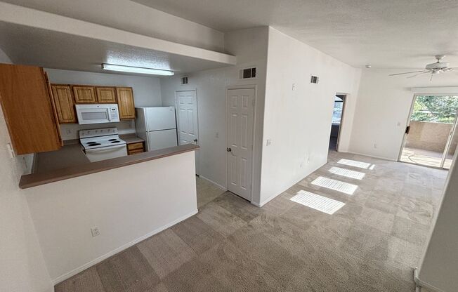 Lovely 1BED/ 1 BATH, 2nd Floor Apartment situated in the beautiful Borgata Community in South Las Vegas.