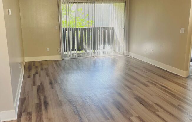 2 beds, 1 bath, 896 sqft, $1,995, Unit 096