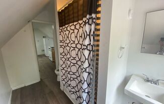 1 bed, 1 bath, $750, Unit UNIT 4