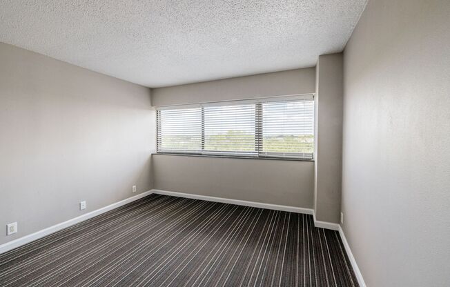 2 beds, 3 baths, 950 sqft, $1,399, Unit 217