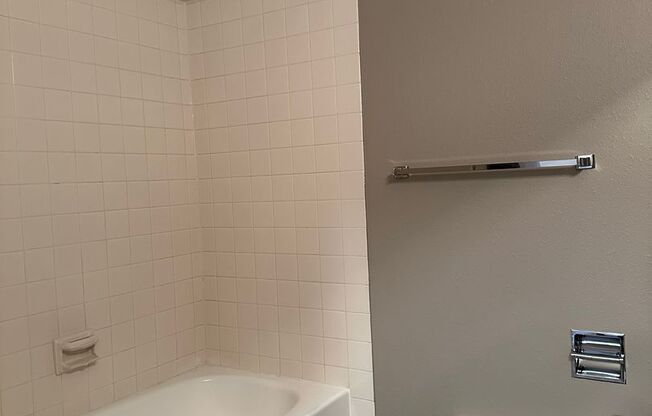 Studio, 1 bath, 440 sqft, $1,065, Unit 207
