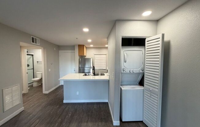 1 bed, 1 bath, 495 sqft, $2,405, Unit F-123