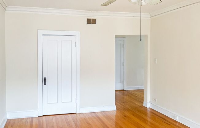 2 beds, 1 bath, 850 sqft, $2,100, Unit 5208L-2