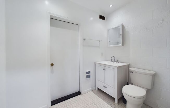 Studio, 1 bath, $2,500, Unit # #B