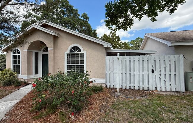 Cozy and Stylish 3-bedroom, 2-bath Single Family Home in Sanford!