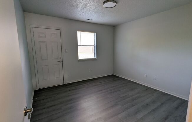 2 beds, 1 bath, 855 sqft, $1,049, Unit 3364-02