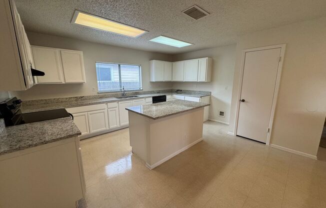 NICE 3 BDRM 2 BATH HOME * GREAT FLOOR PLAN * EAT-IN KITCHEN W/ ISLAND & GRANITE COUNTERTOPS * BIG OPEN FAMILY ROOM*EASY ACCESS TO RANDOLPH AFB, FT. SAM & SHOPPING