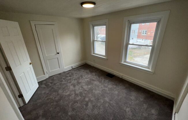 2 beds, 1 bath, $1,295