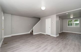 3 beds, 1 bath, $1,525, Unit 319r S Broad St