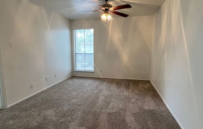 2 beds, 1 bath, 859 sqft, $1,050, Unit 01-003