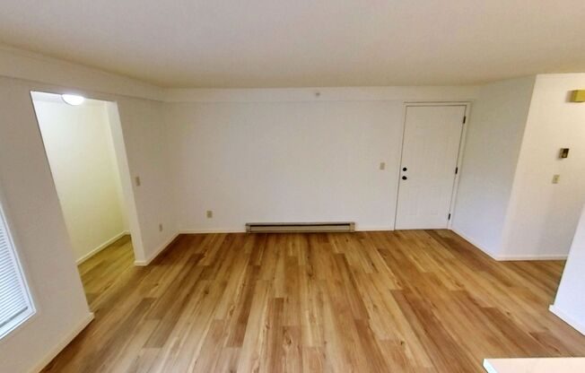 2 beds, 1 bath, 784 sqft, $1,895, Unit 21