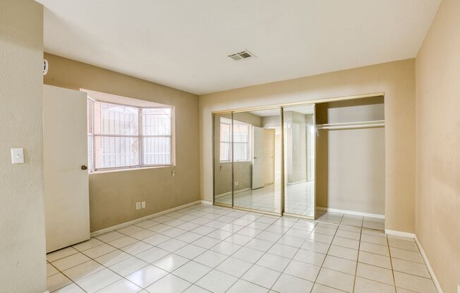 1 bed, 1 bath, $1,000, Unit #G