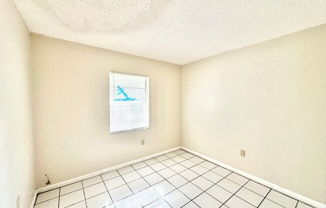 2 beds, 1 bath, $1,595